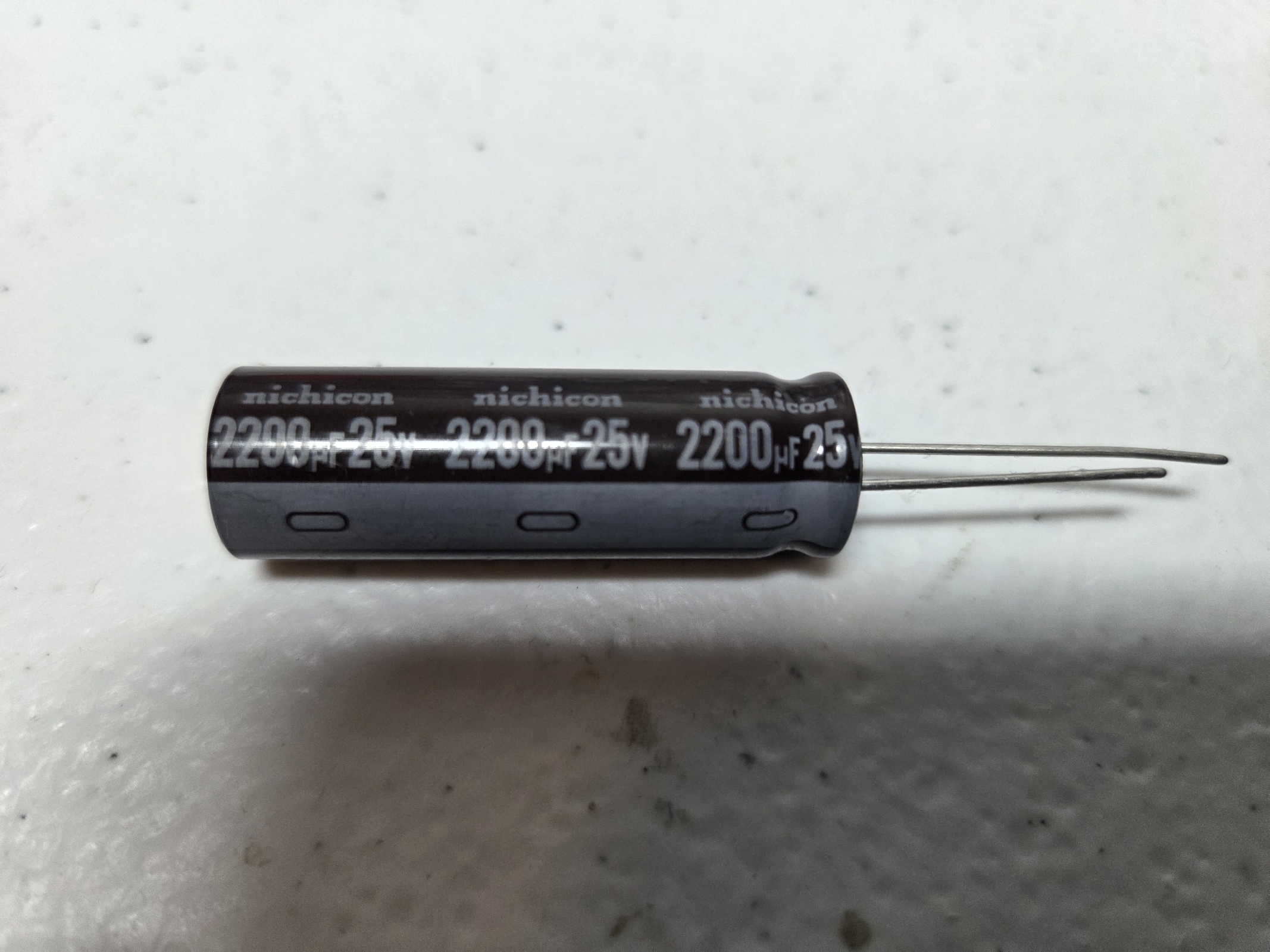 2200uF 25V capacitor